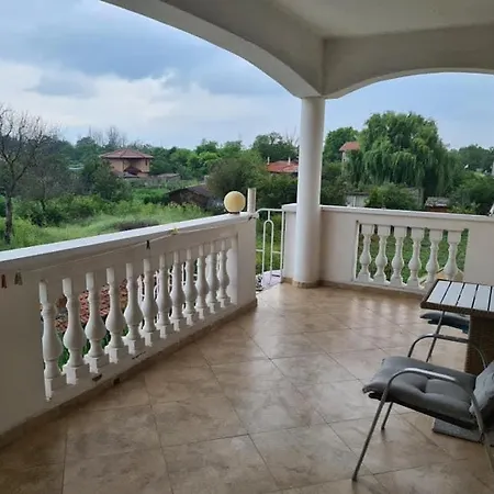 بيت ضيافة House Varna-4 3*
