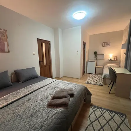 بيت ضيافة House Varna-4 كرابيتس